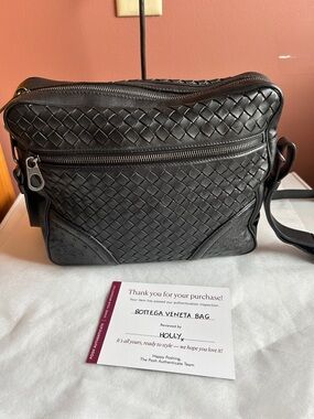 Bottega Veneta Black Intrecciato Leather Messenger Crossbody